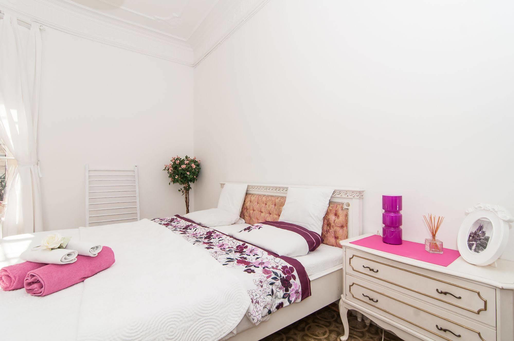 Casa Trianon Bed & Breakfast Barcelona Exterior photo
